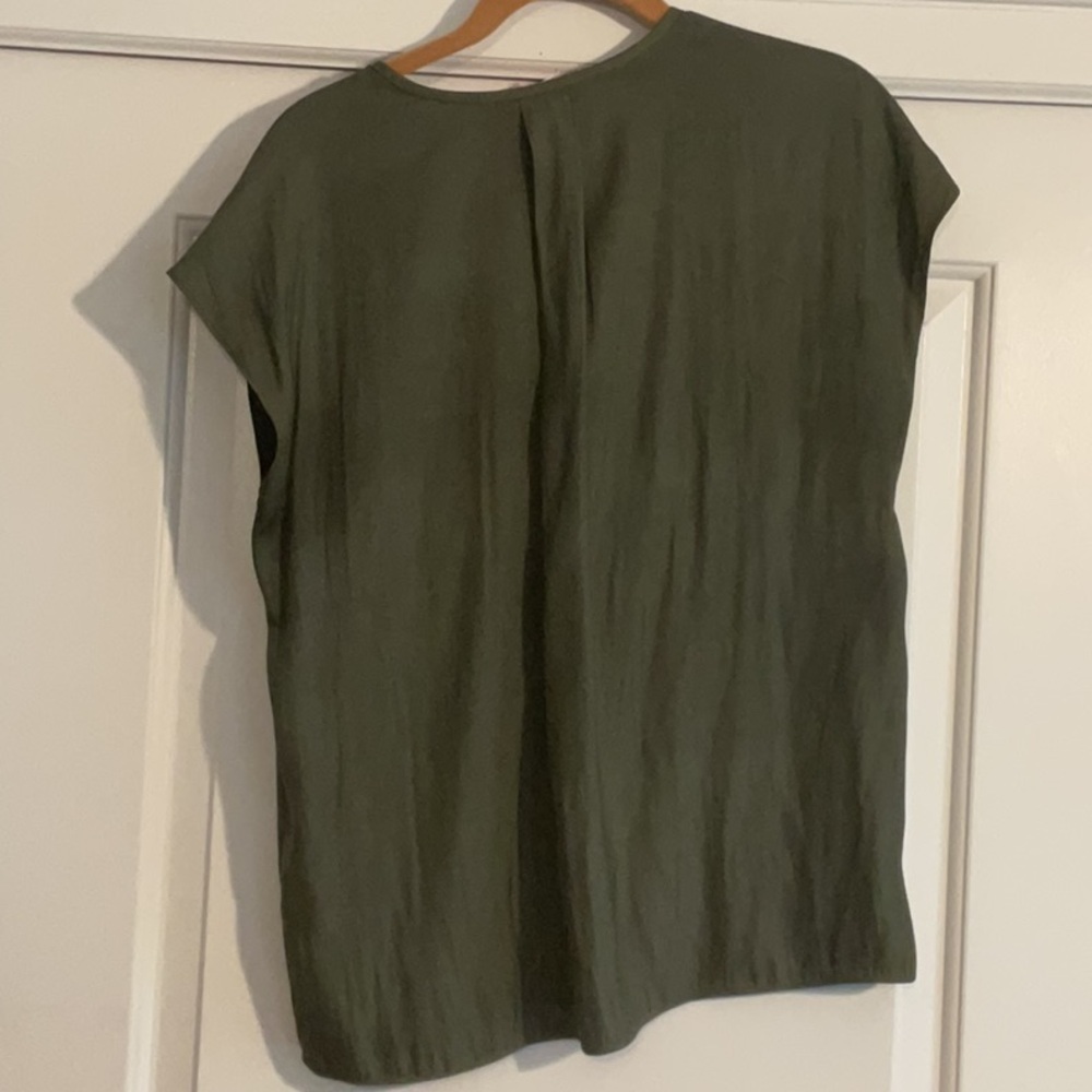 Banana Republic Olive Green Split Neck Cap Sleeve Blouse sz S - Picture 5 of 7